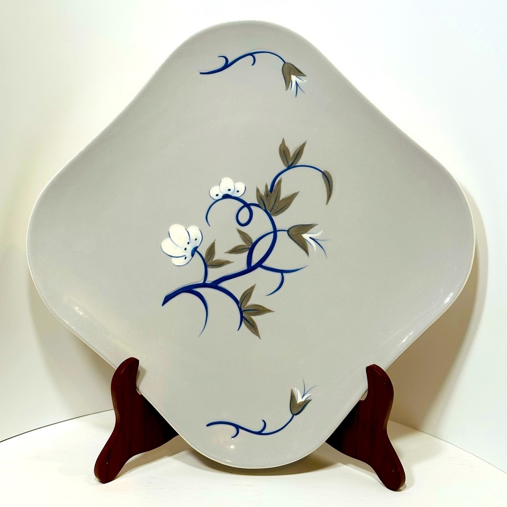 2Vintage mid century set of 2 handmade Weil Ware floral plates, (California USA)